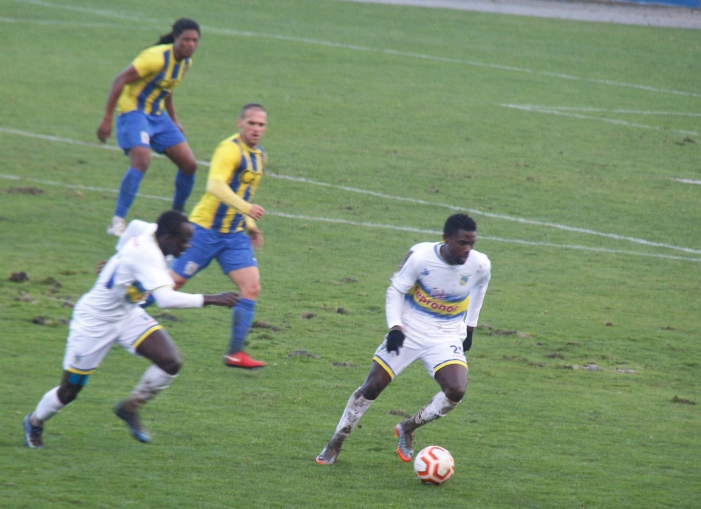 Futebol: Avançado Soares de saída do GD Bragança