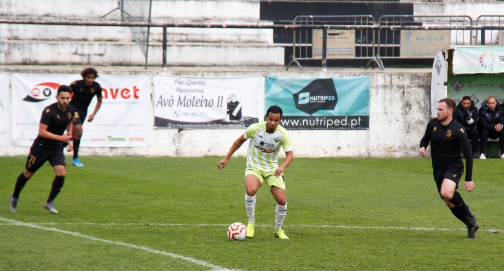Futebol: Mirandela empata na recepção ao Guimarães B