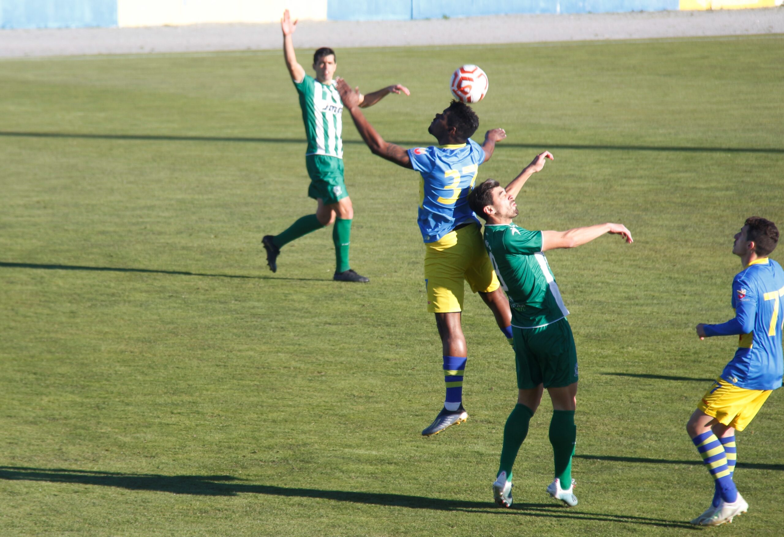 Futebol: André David tece críticas à arbitragem após derrota com o São Martinho