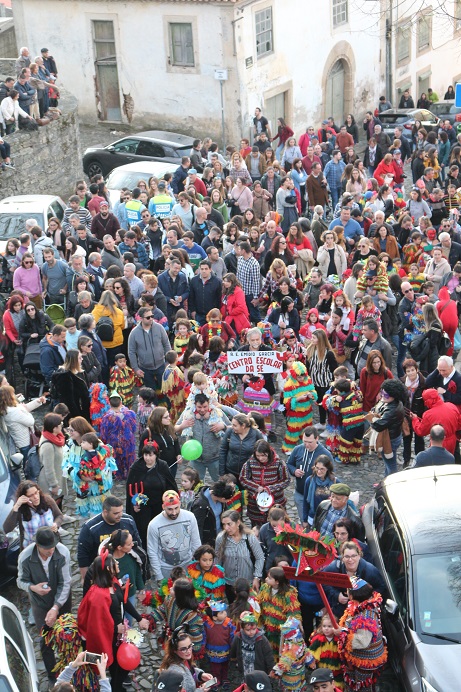 Centenas de mascarados no Carnaval dos Caretos em Bragança