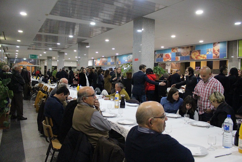 Ceia solidária do PSD de Bragança angaria alimentos para IPSS do concelho
