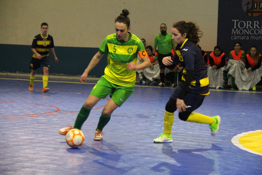 Futsal feminino: Santo Cristo vence Macedense e leva decisão do título para o terceiro jogo