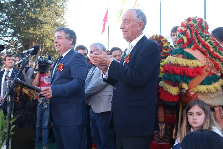 Multidão recebe Presidente da República no Entrudo de Podence
