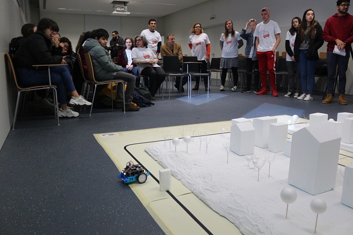 Projecto de intercâmbio ROBOSTEAM ajuda alunos a desenvolver competências de robótica e programação