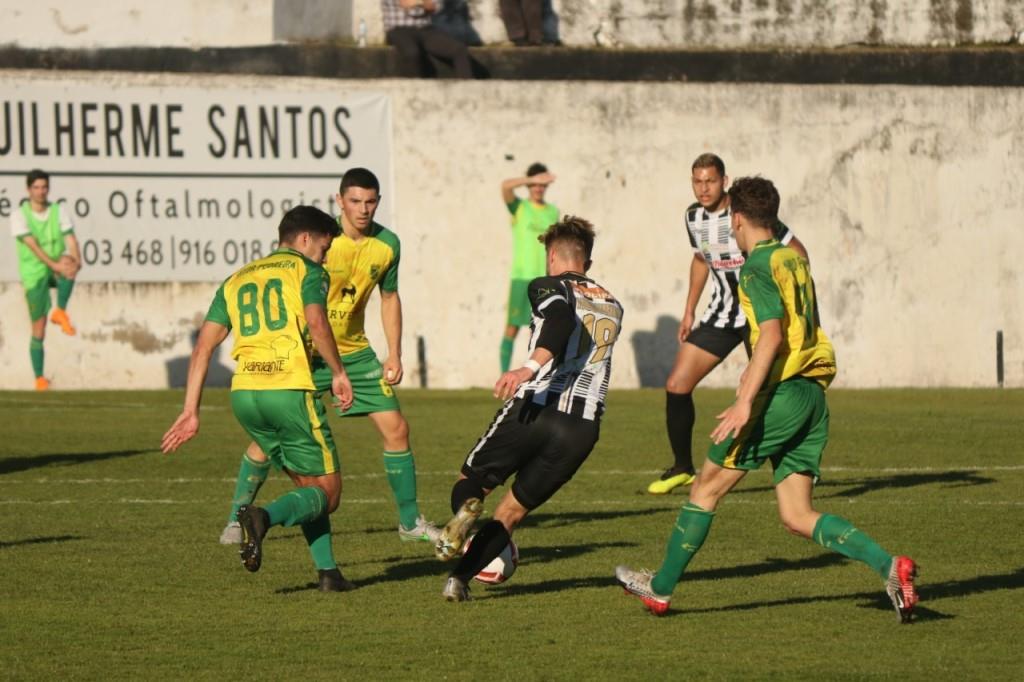 Derrota alvinegra com exibição muito apagada