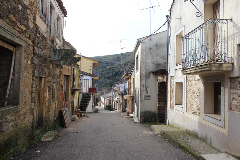 Nuestros hermanos também estão a braços com a falta de gente