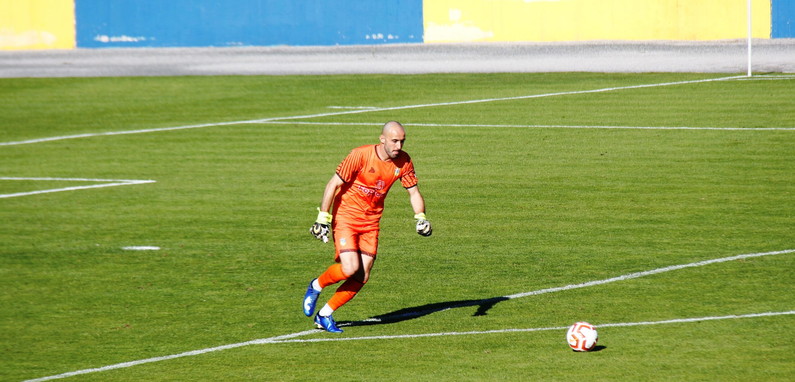 Futebol: Jogadores aguardam por decisão da FPF e não descuram dos treinos caseiros