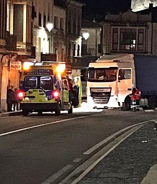 Idoso atropelado na passadeira por um camião no centro de Alcanices (N122)