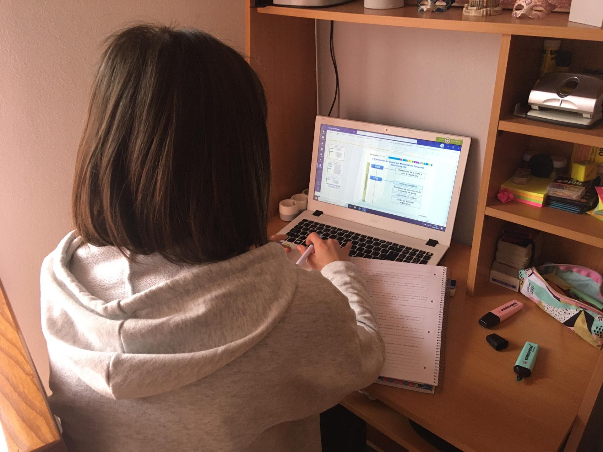 Municípios de Mogadouro e Vimioso distribuem material informático por alunos