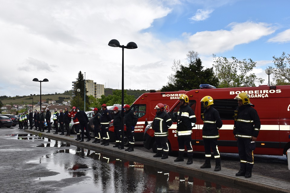 Forças de segurança e socorro homenagearam profissionais de saúde