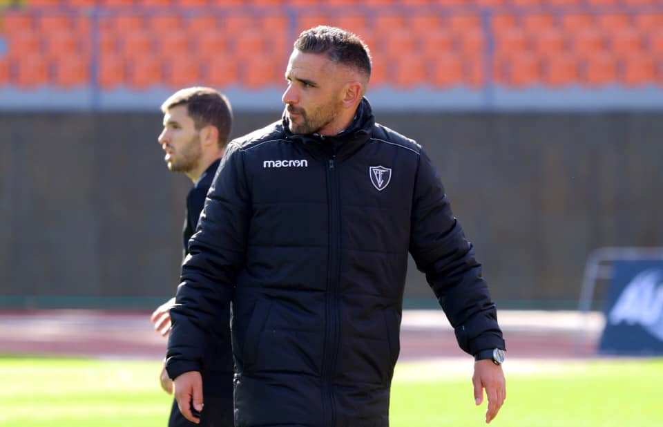 “Jogava nos juniores ao sábado e nos seniores ao domingo a custo zero e nunca me importei, o que queria era jogar”