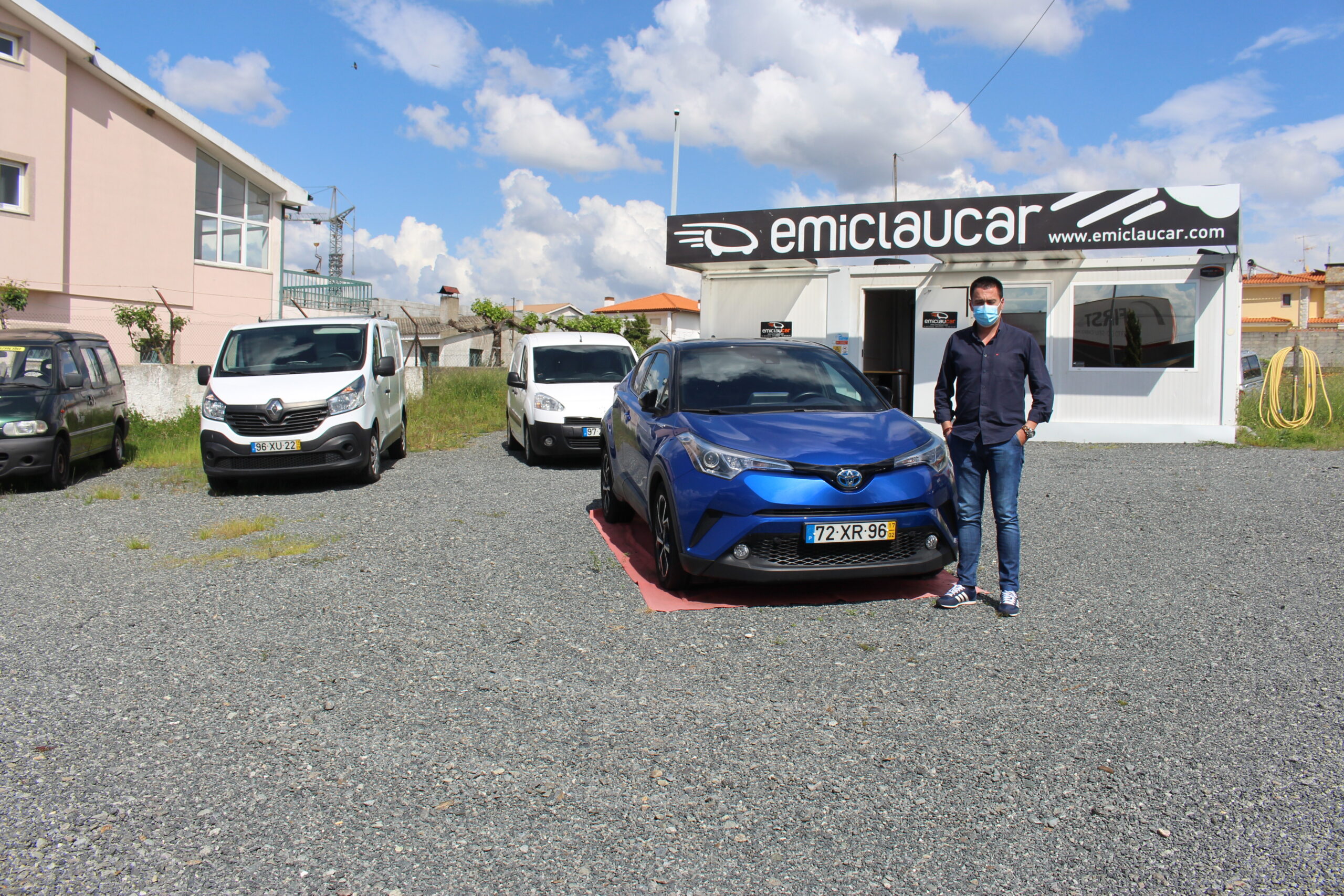 Stands de automóveis com dificuldades em vender carros em tempos de pandemia