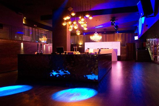Bares e discotecas continuam sem data para abrir e empresários consideram que “já basta”