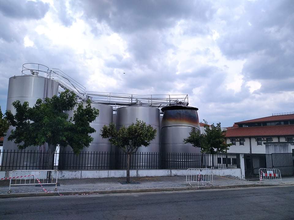 Homem ferido com gravidade em explosão seguida de incêndio em Freixo