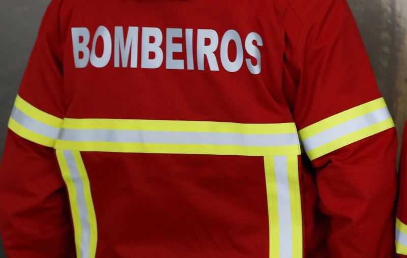 Incêndio consome mato em Alfândega da Fé