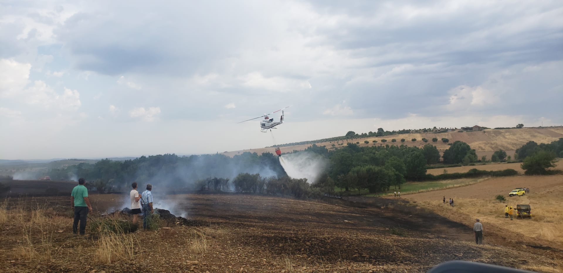 Queda de raio provocou incêndio na aldeia de Vila Meã (Bragança)