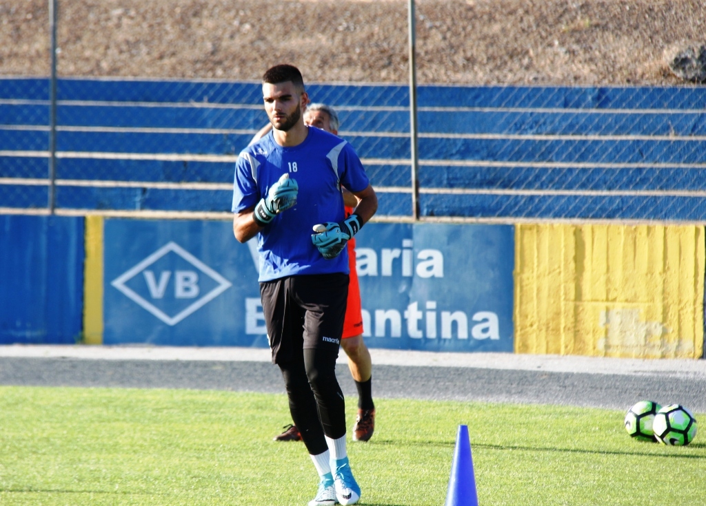 João Tiago pendura as luvas aos 21 anos