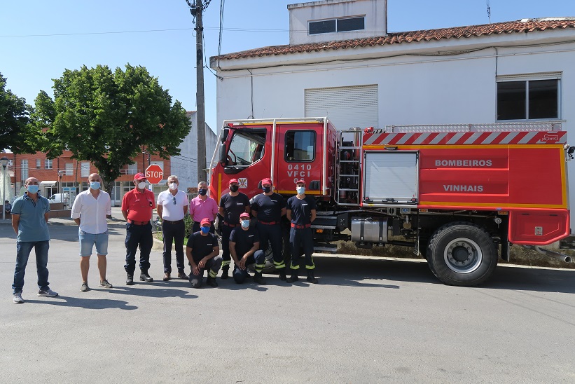 Bombeiros de Vinhais deslocaram uma equipa e carro de combate a incêndios para Rebordelo