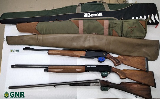 GNR apreendeu três armas de fogo numa investigação de violência doméstica em Alfândega da Fé