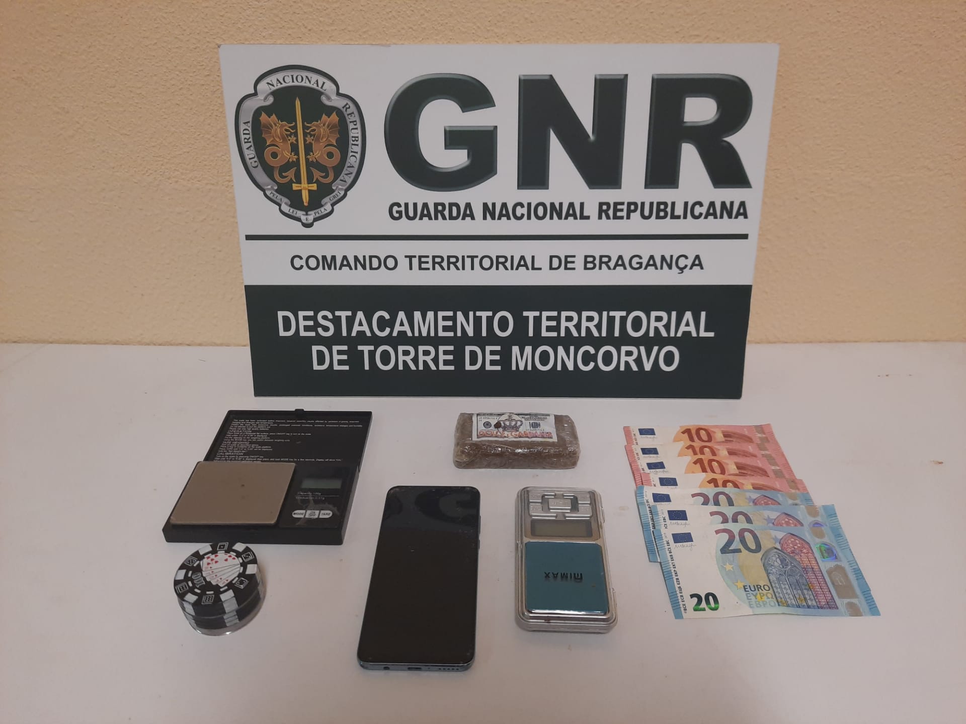 GNR detém homem na posse de quase 200 doses de haxixe em Torre de Moncorvo