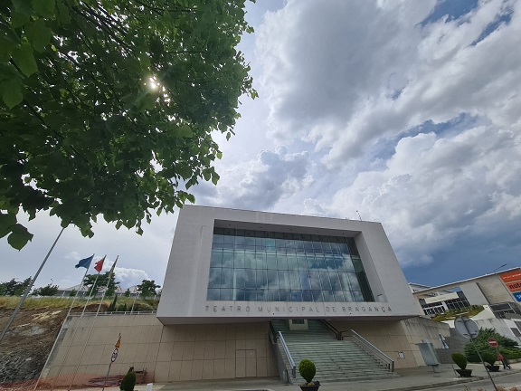 Teatro Municipal de Bragança reabre com reforço de programação e estreias