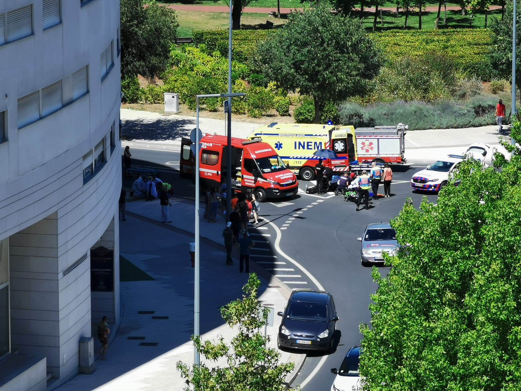 Colisão entre veiculo ligeiro e moto provocou dois feridos em Bragança