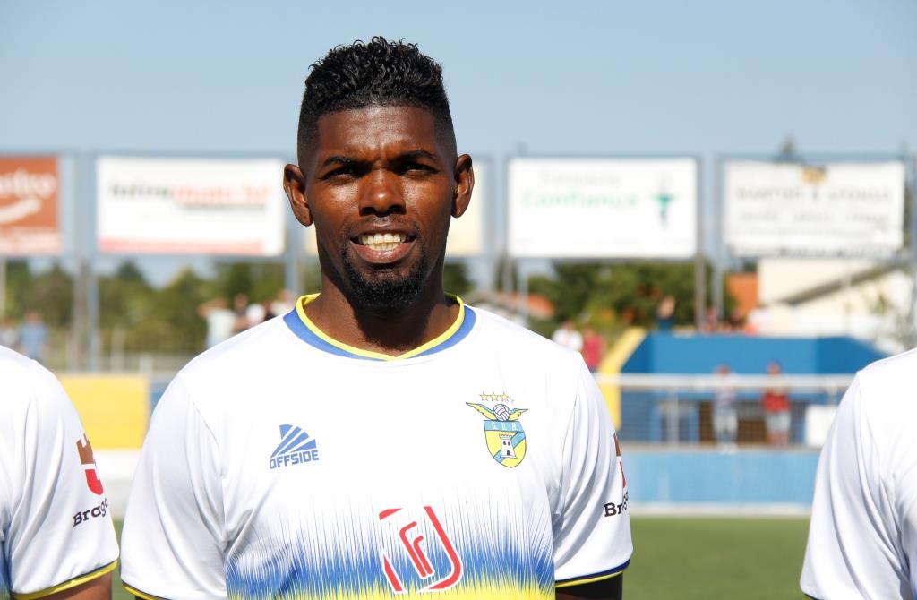 Futebol: Macedo garante contratação do ponta de lança Paulo Roberto