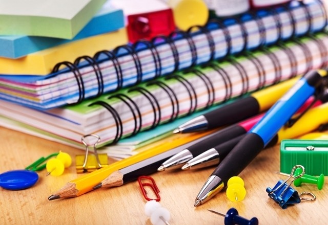 Atribuição de vouchers escolares pela Junta de Samil gera controvérsia com papelarias