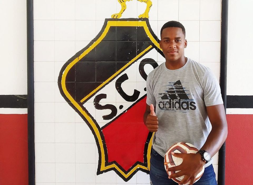 Futebol: Jovem jogador de Mirandela é reforço do Olhanense