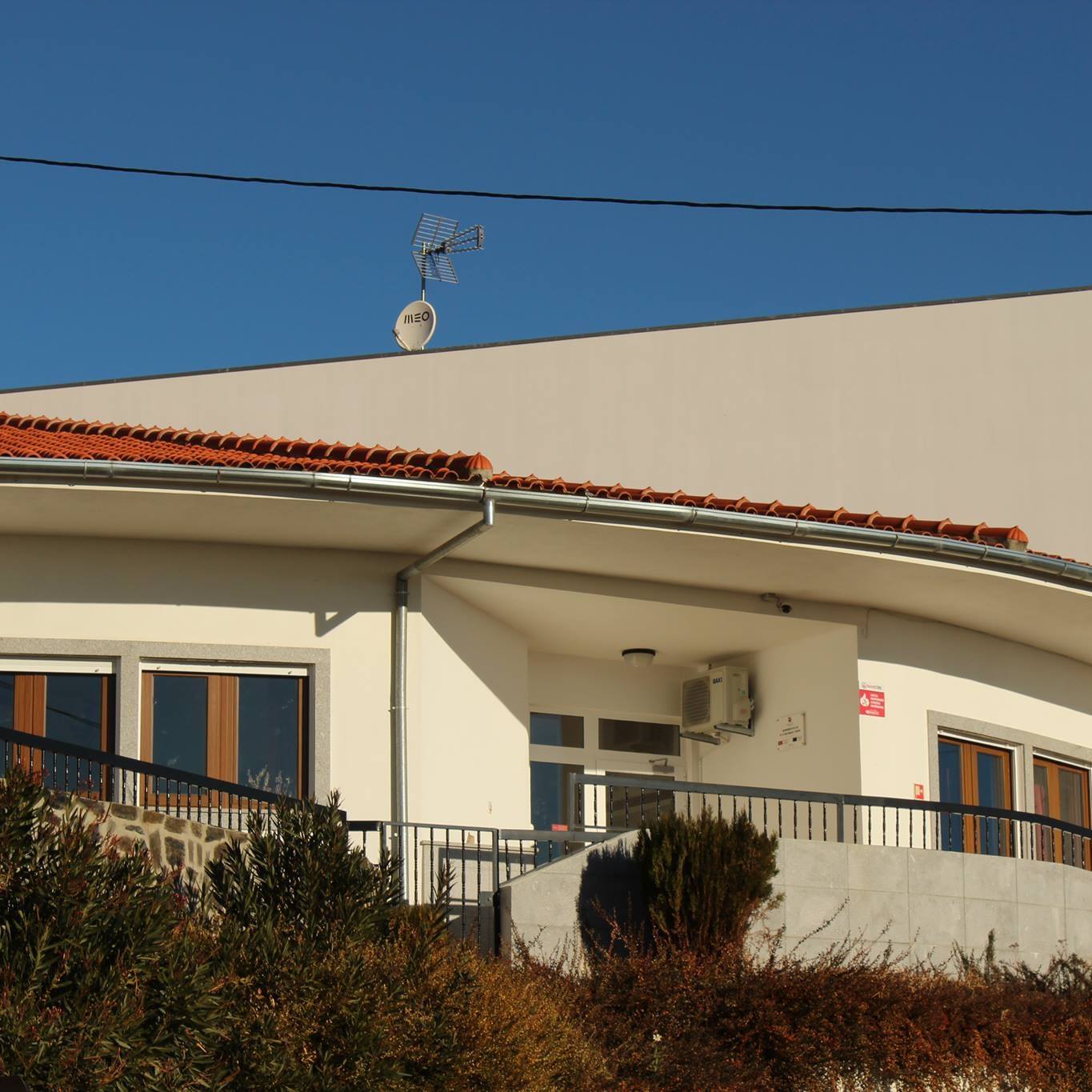 Covid-19 infecta 38 pessoas e provoca duas mortes no Lar de Carção