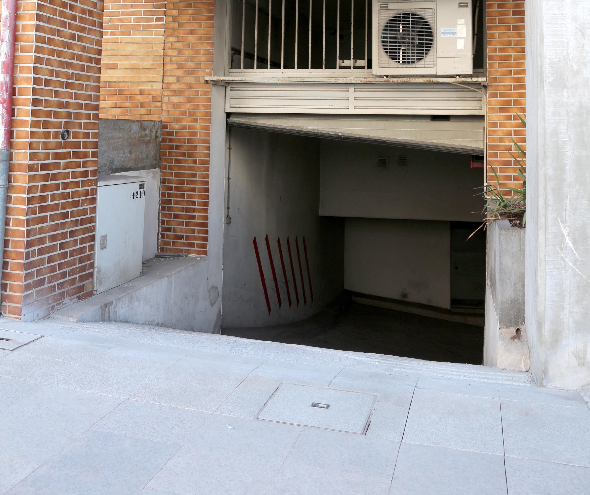 Moradores queixam-se que obras impedem entrada em garagem em Bragança