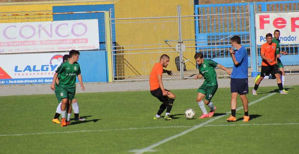 Futebol: G.D. Bragança vence (9-1) jogo de treino com o Carção