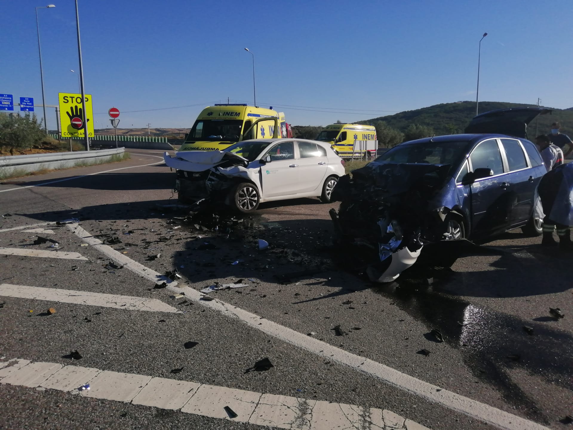 Colisão entre dois carros provoca 4 feridos em Bragança