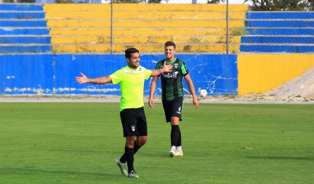 Adriel faz hat-trick em jogo de preparação com o Macedo