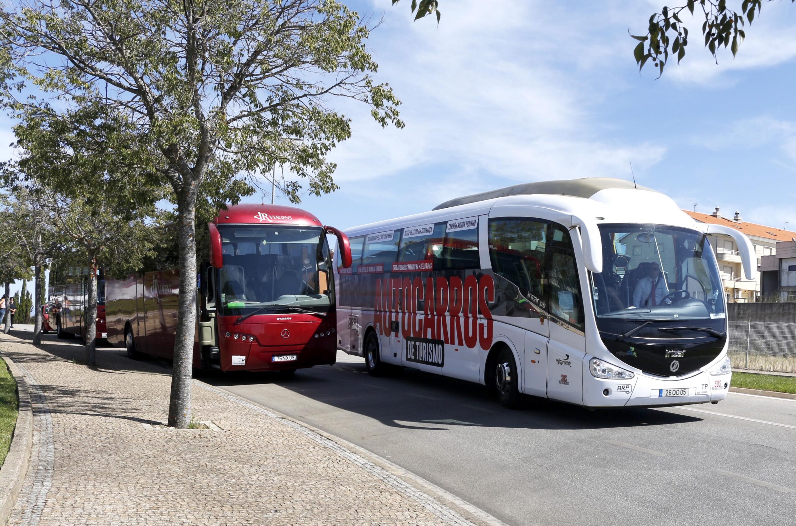 Autocarros de turismo continuam parados e pedem apoios ao governo