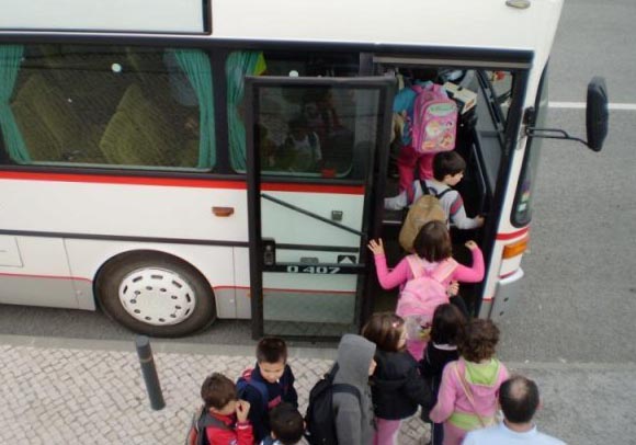 Autarcas da CIM criticam atraso na definição das regras para transporte escolar e alertam que pode haver falhas