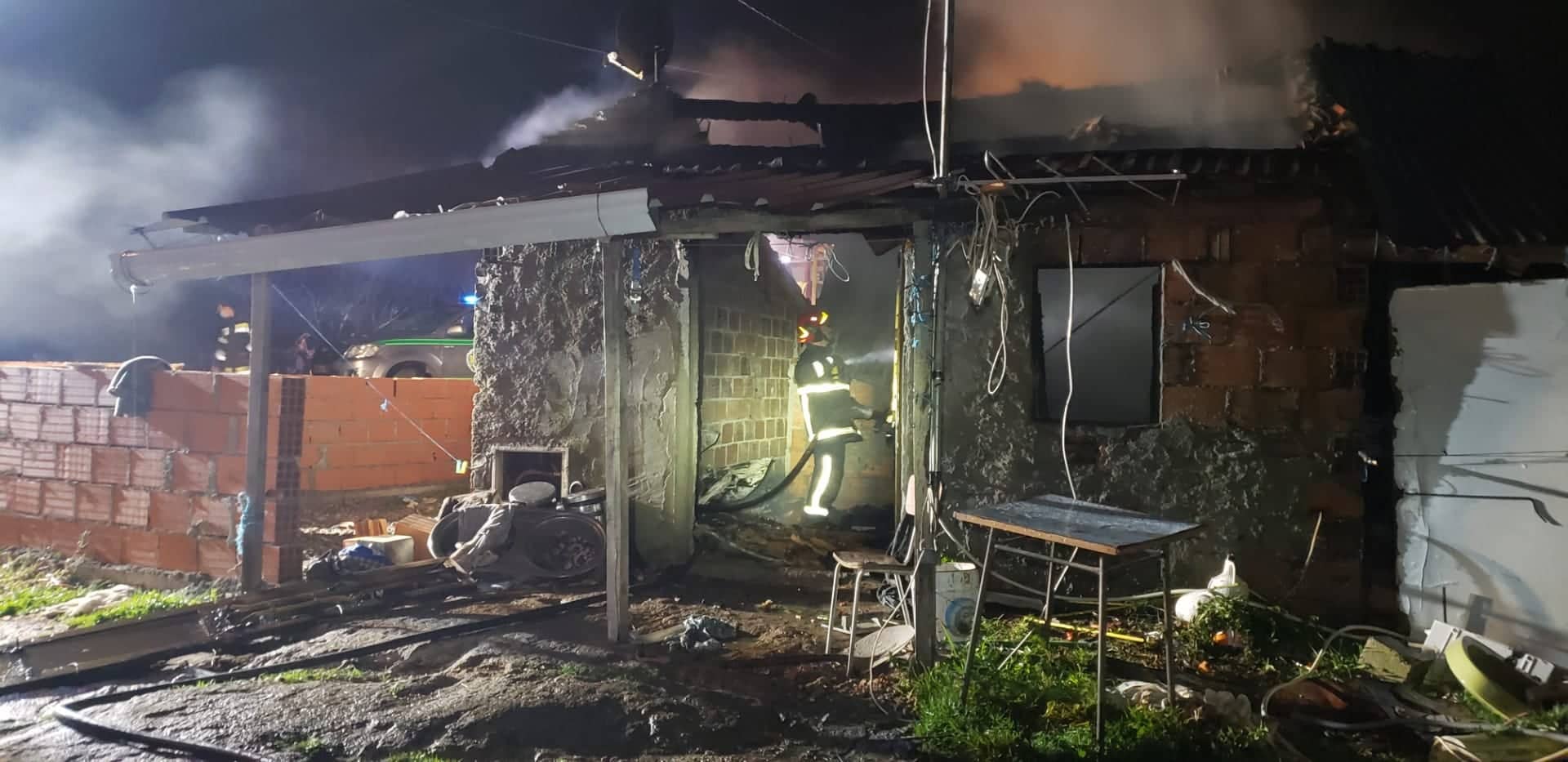 Incêndio numa habitação deixou uma pessoa desalojada em Viduedo