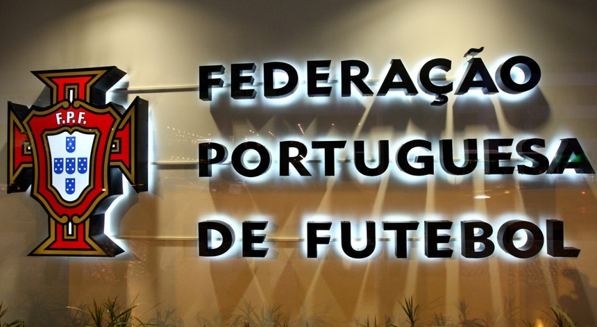 Futebol: FPF e Cruz Vermelha assinam protocolo para testes rápidos nos clubes
