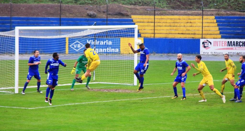 Futebol: Bragança sofre derrota caseira (0-1) com o Montalegre