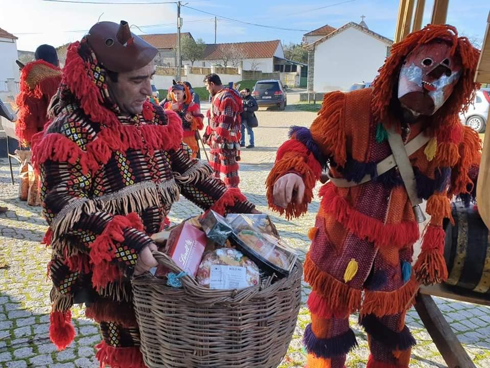 Pandemia cancela a maioria das festas dos mascarados
