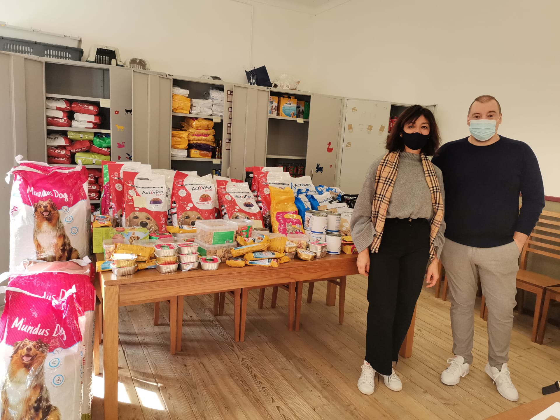 Associação de Defesa Animal do Nordeste distribuiu alimento a 50 animais de famílias carenciadas