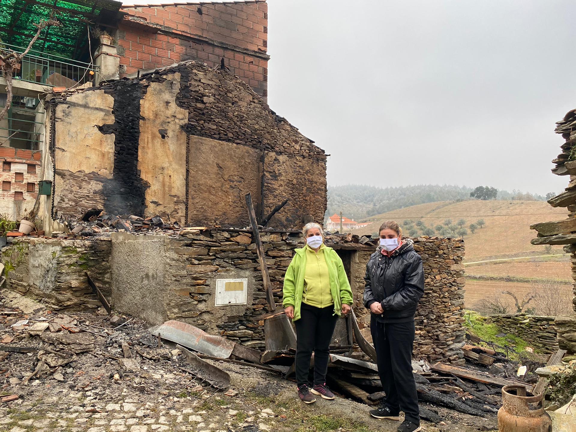 Família desalojada em Vale de Gouvinhas pede ajuda para reconstruir casa