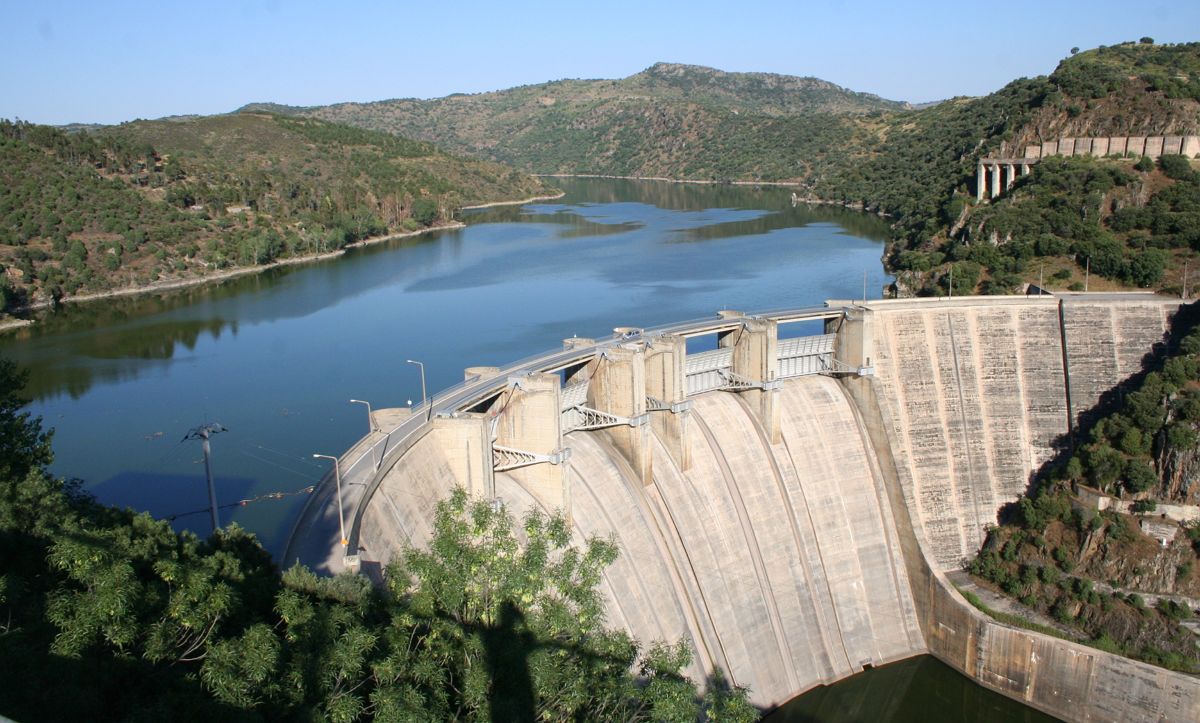 Estado não deve “interferir” na venda das barragens do Douro