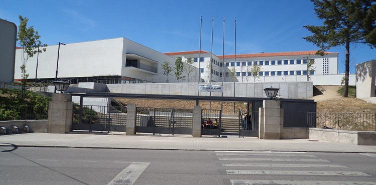 Avanço da pandemia determina encerramento de creches, escolas e universidades já amanhã