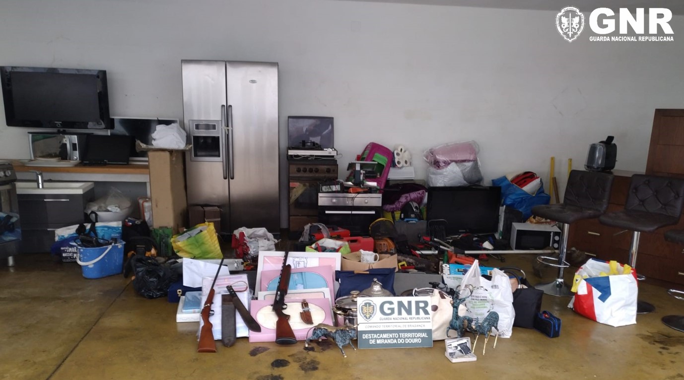 Detidos em flagrante suspeitos de cinco furtos em residências em Mogadouro e Miranda