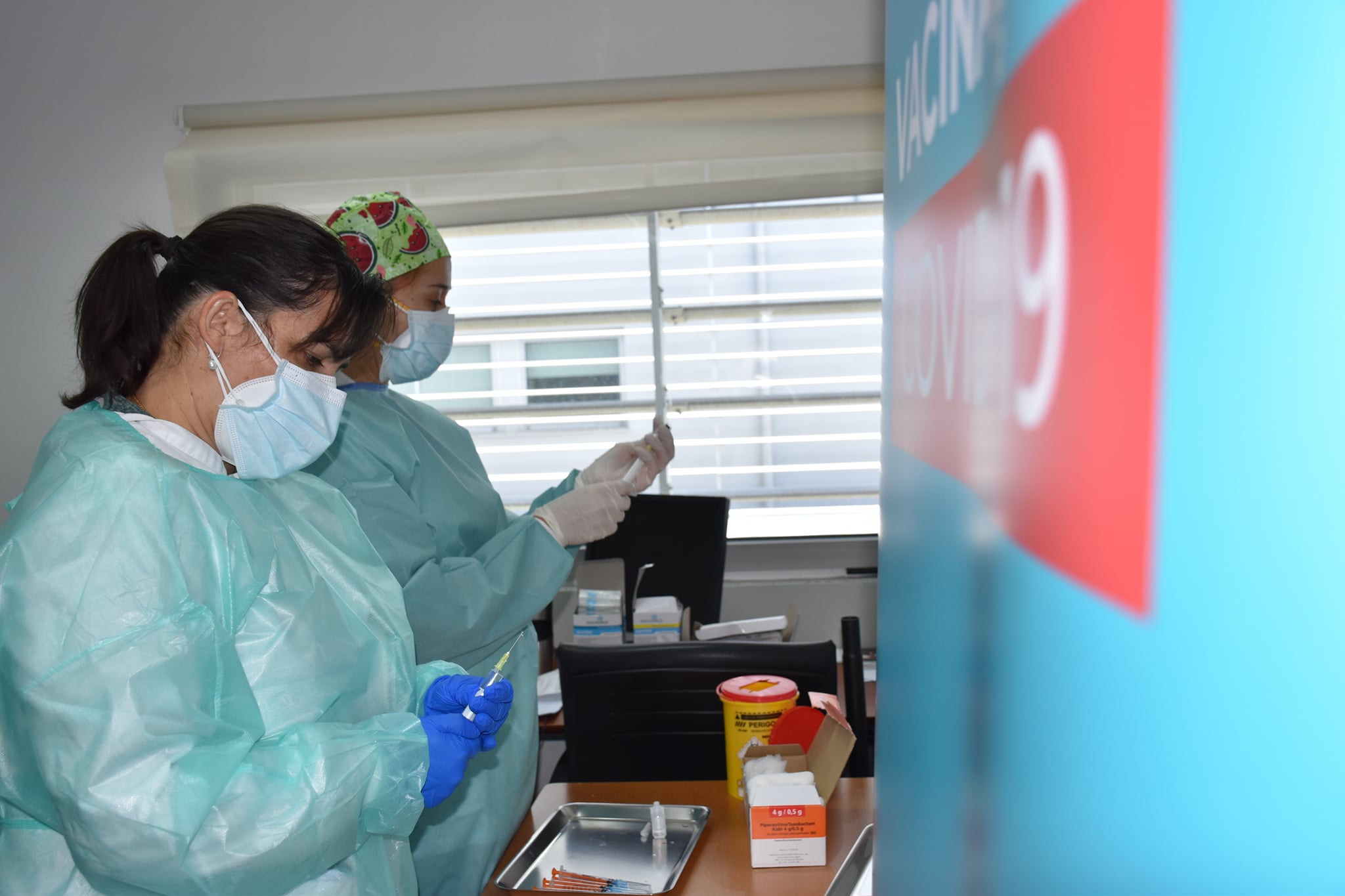 2549 idosos e 2122 funcionários dos lares do distrito foram vacinados contra a Covid-19