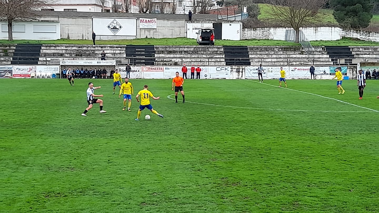 Futebol: Bragança vence Mirandela e quebra jejum