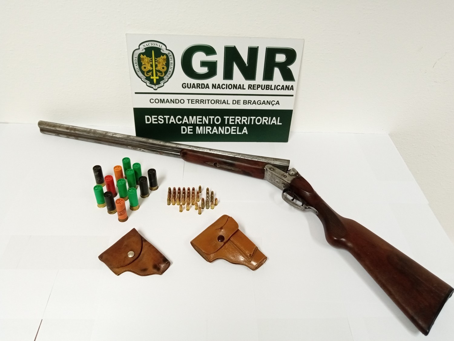 Detido por posse ilegal de arma em Lamas de Orelhão