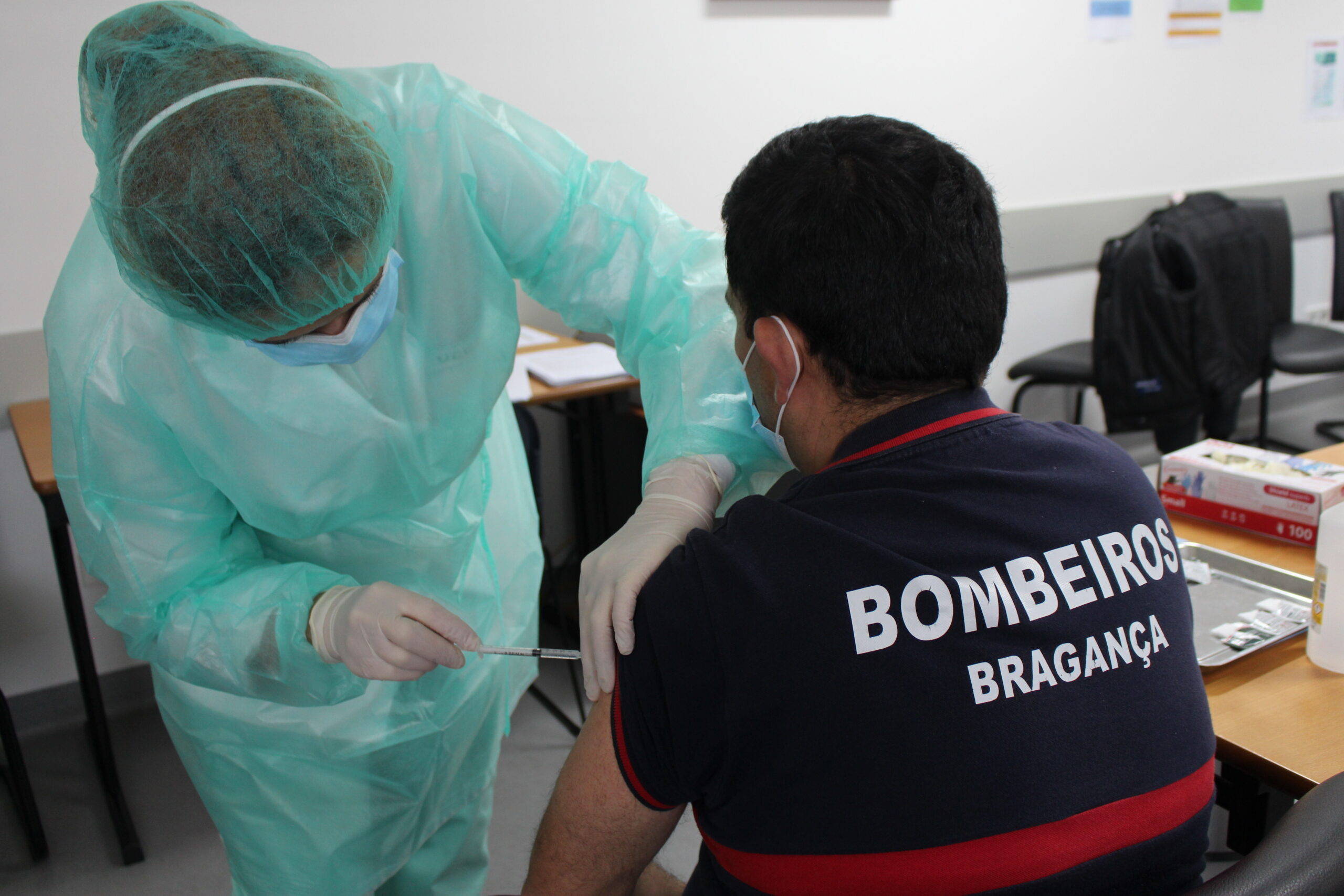 Bombeiros de Bragança começaram hoje a ser vacinados contra a Covid-19