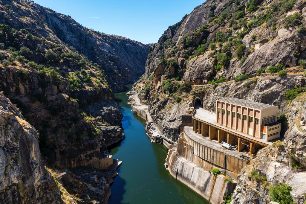 Movimento Terra de Miranda denuncia que a sede da empresa dona das seis barragens transmontanas não fica em Miranda